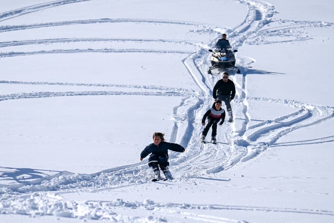 Türkiye'nin Bu Kentinde Hem Kayak Hem Termal Havuz Keyfi İç İçe Yaşanıyor! Kış Tatili Arayanların İlgisini Çekecek Güzellikte 2